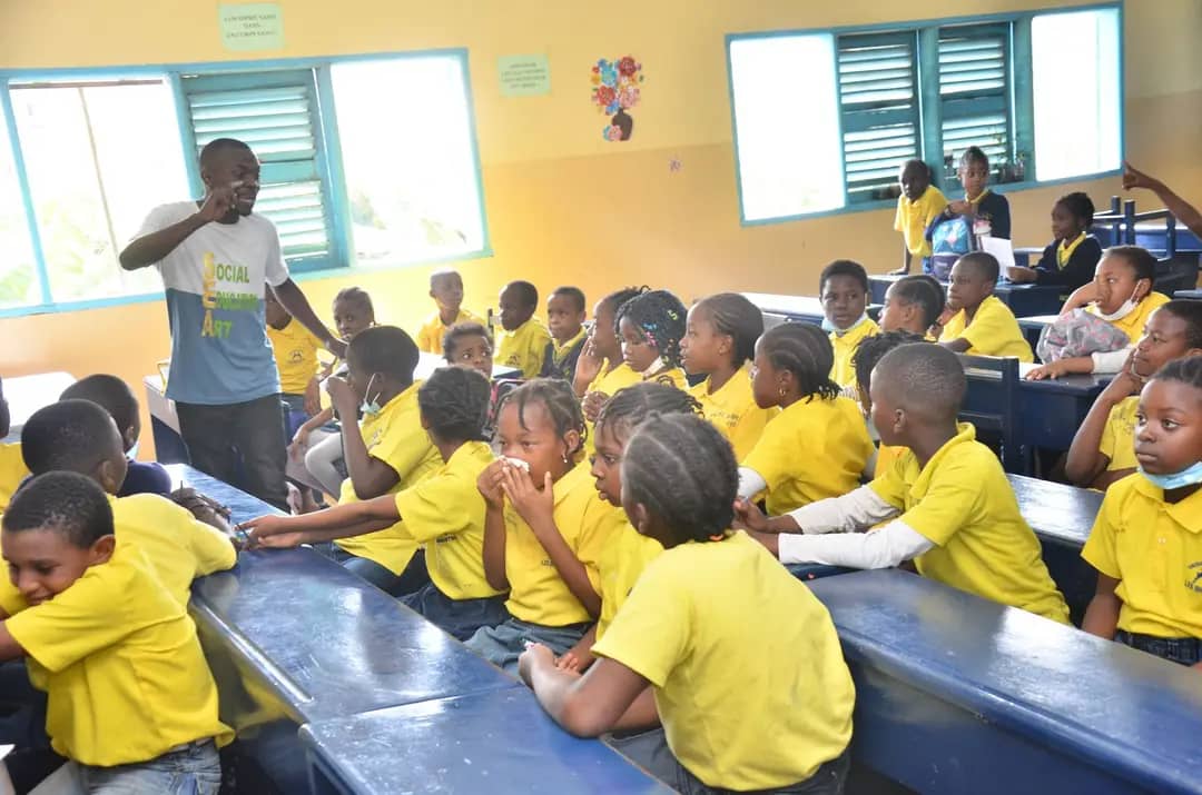 Une séance d'éducation à l'entrepreneuriat en milieu scolaire